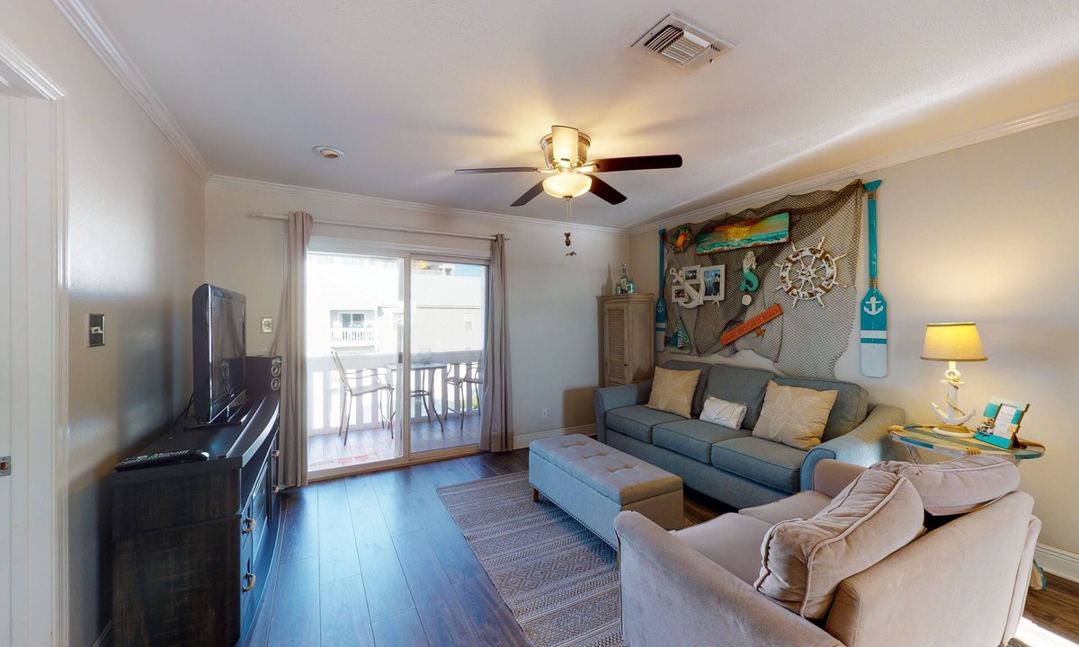 Fort Walton Beach Condo | Cozy coastal condo with pool & sound view - close to restaurants & beach