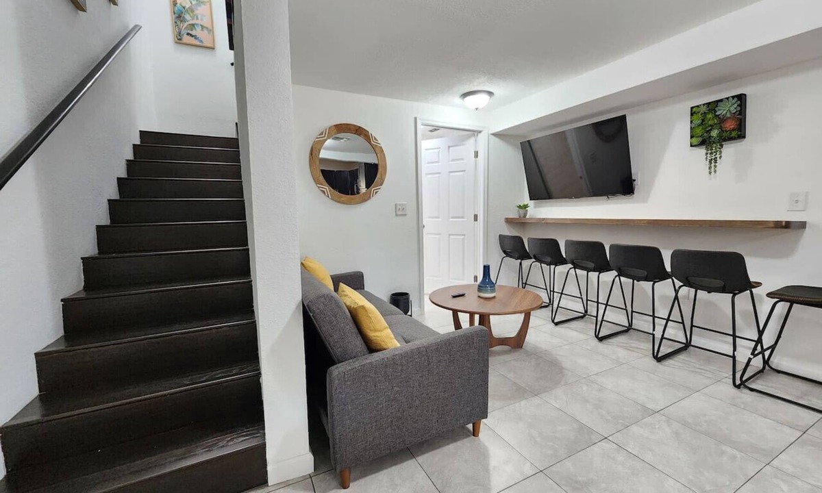 Northwest Orlando House | Cozy College Park Duplex @Lake Fairview. Sleeps7