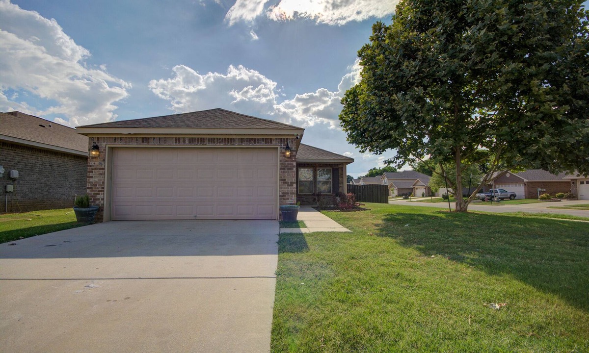 Madison House | Cozy Corner <7 miles from Toyota Field and Redstone Arsenal - family-friendly!