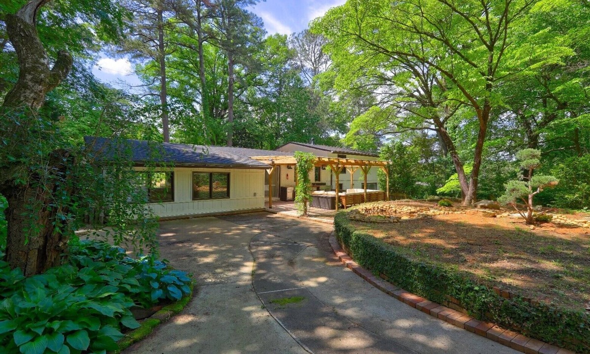 Atlanta House | Cozy Furnished NE Atlanta Home with Outdoor Fireplace Ideal for Extended Stays