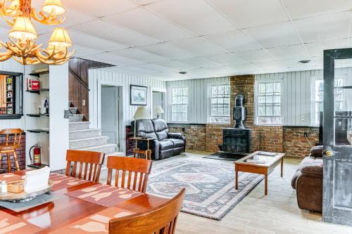 Fulton House | Cozy Home w/Yard: Steps to Mississippi River