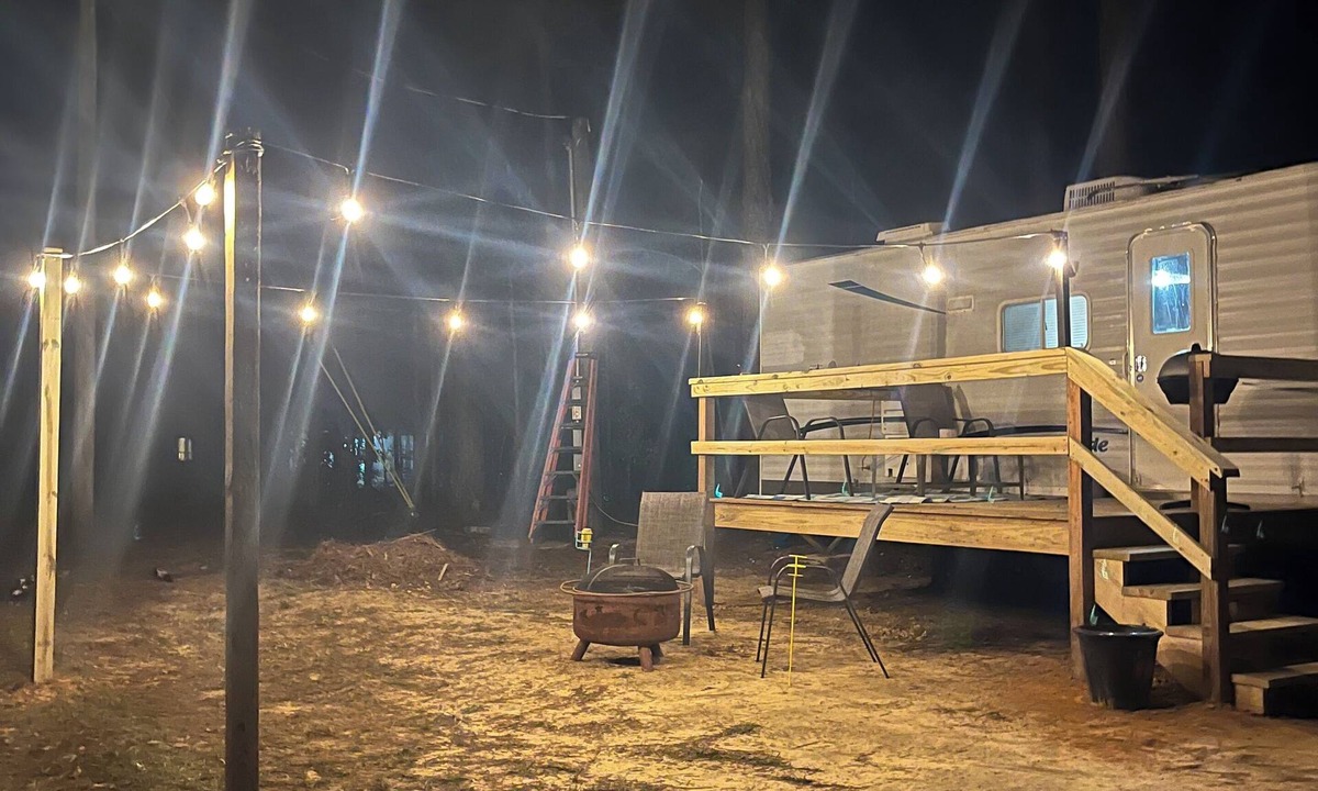 Purvis House | Cozy little camper, nestled quietly in the country/only minutes from the city