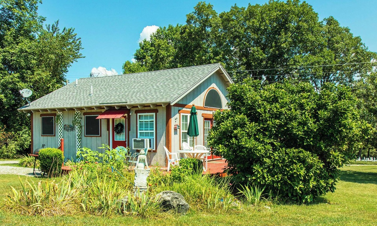 Eureka Springs Cabin | Cozy Mockingbird Cottage