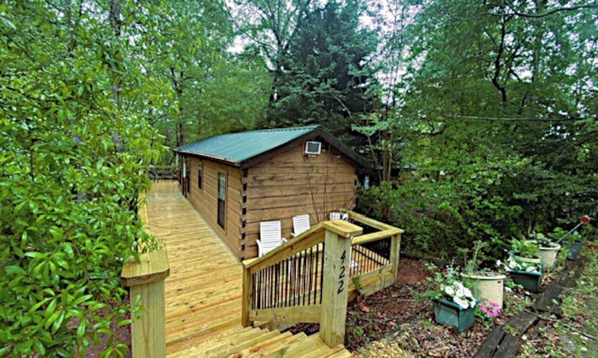 Westminster Cabin | Cozy peaceful Log cabin Lake Hartwell dock WIFI/AC