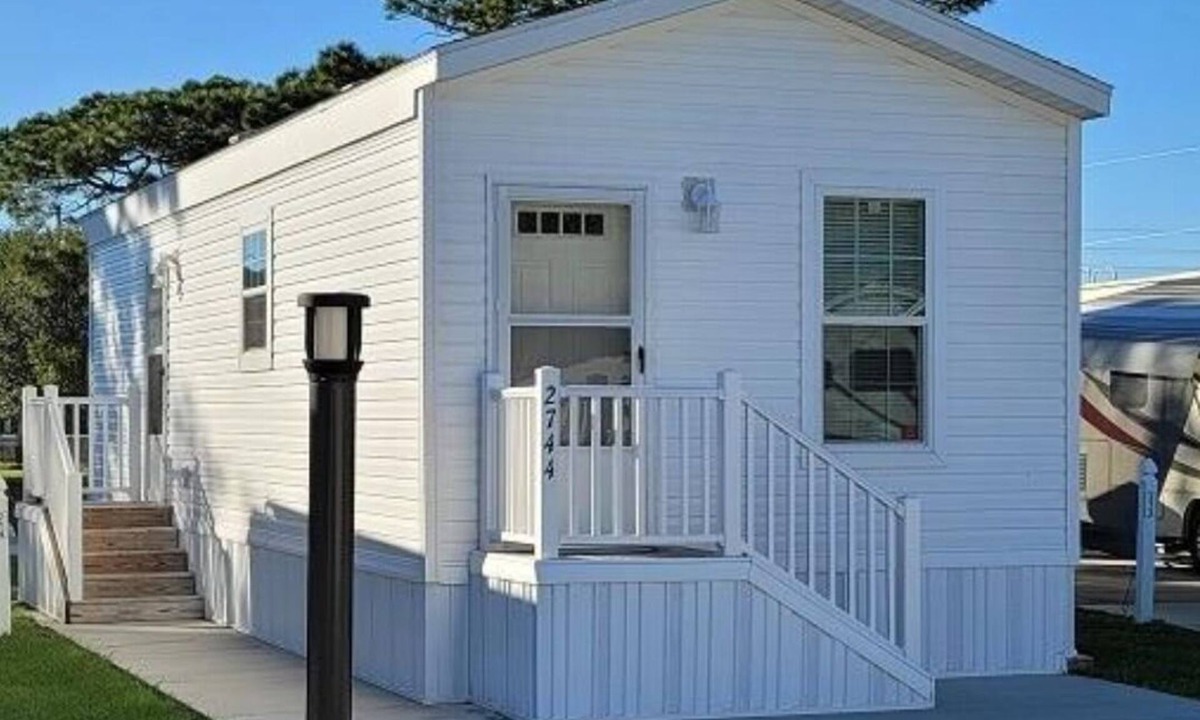 Mill Run Cottage | Cozy Tiny Home Near Disney World & Orlando Parks!