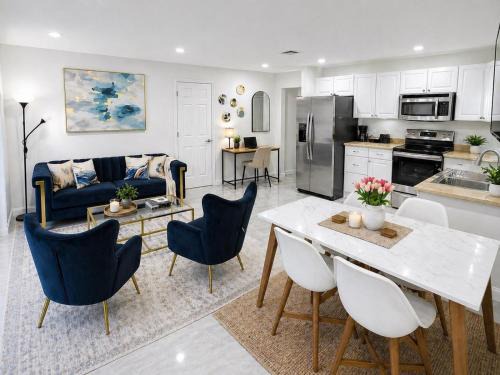 East County Civic Group Apartment | Cozy Two Bedrooms Apartment in Valrico