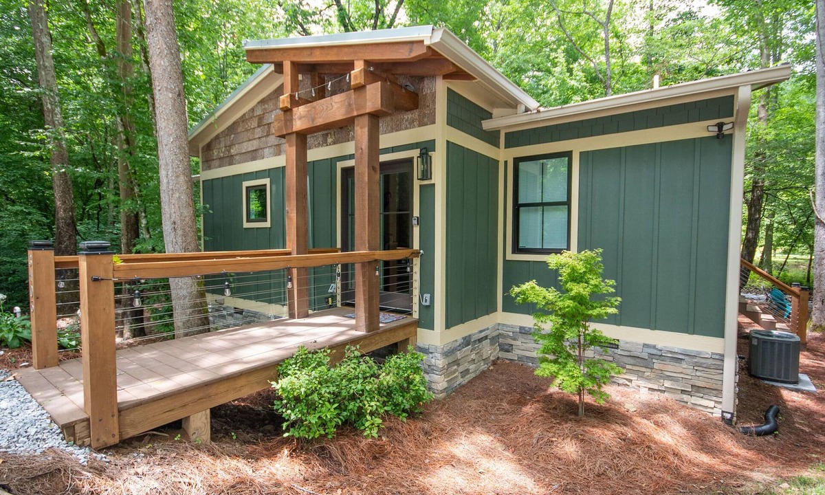 Franklin Cabin | Creek front, Hot Tub, Starlink Wi-Fi, Firepit