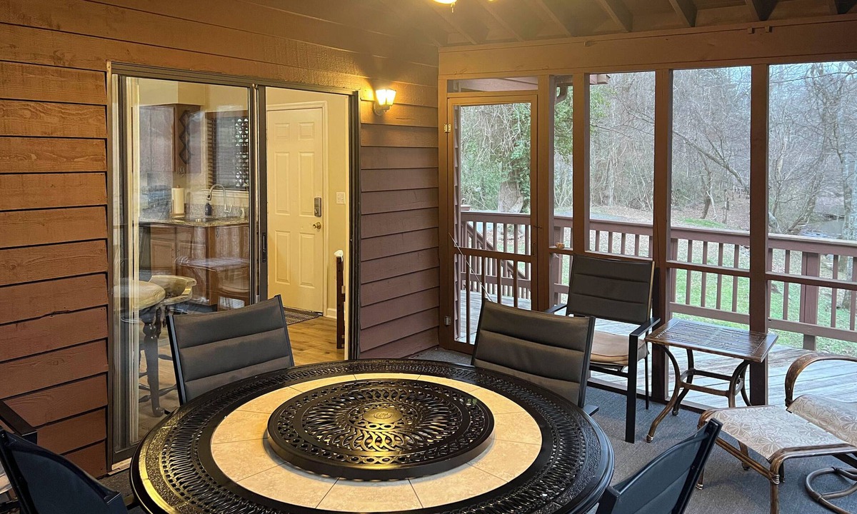 Ooltewah Cottage | Creekfront Cabin Near Chattanooga w/Hot Tub!