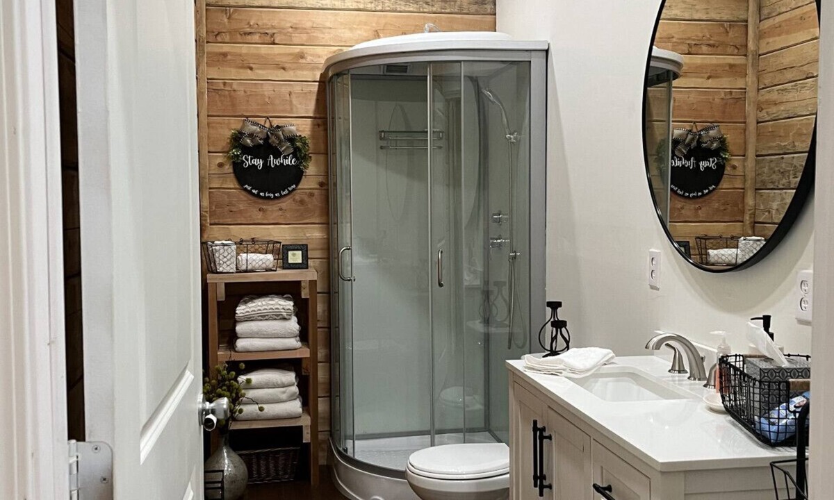 Ellijay Cabin | Creekside Modern Cabin Forest Escape in Ellijay