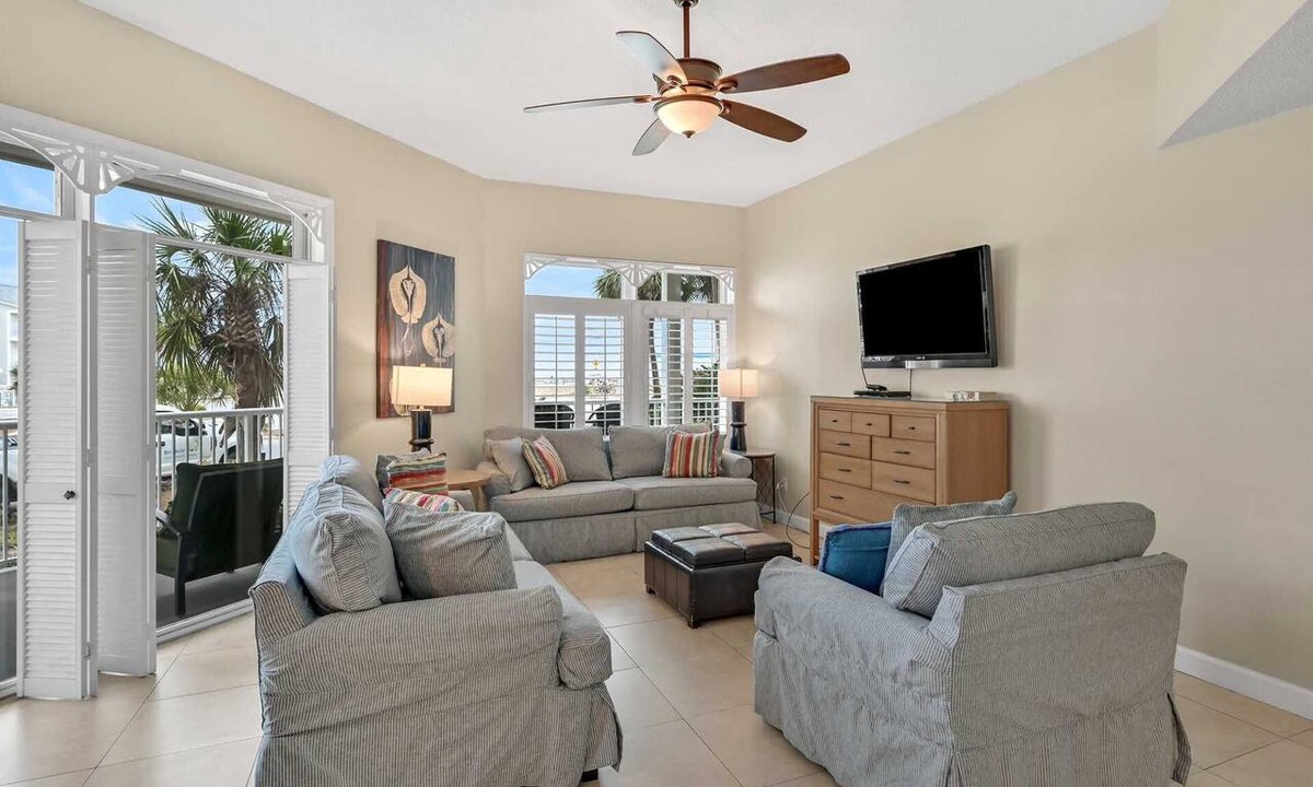 Avalon Beach Estates Condo | Crystal View 103 Ground Floor, 3/3 Beach Service