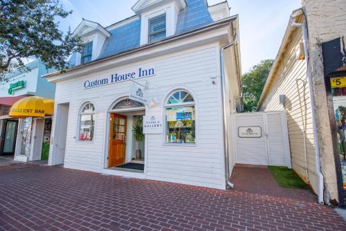 Historic Seaport Apartment | Custom House Inn All