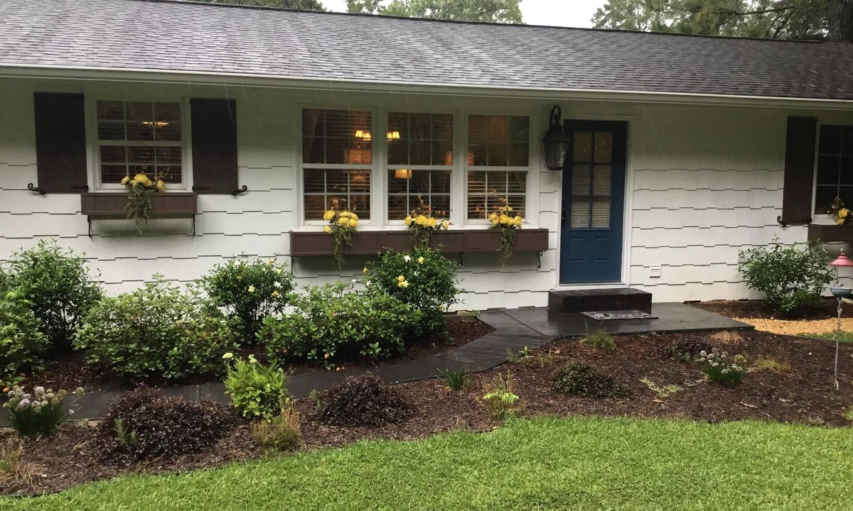Rome Cottage | Cute 2 bedroom cottage with big closed in screen porch