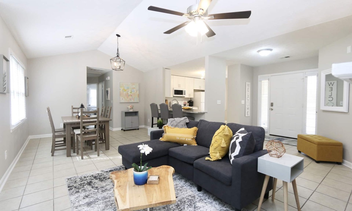 Winder House | Cute and spacious house just for you!