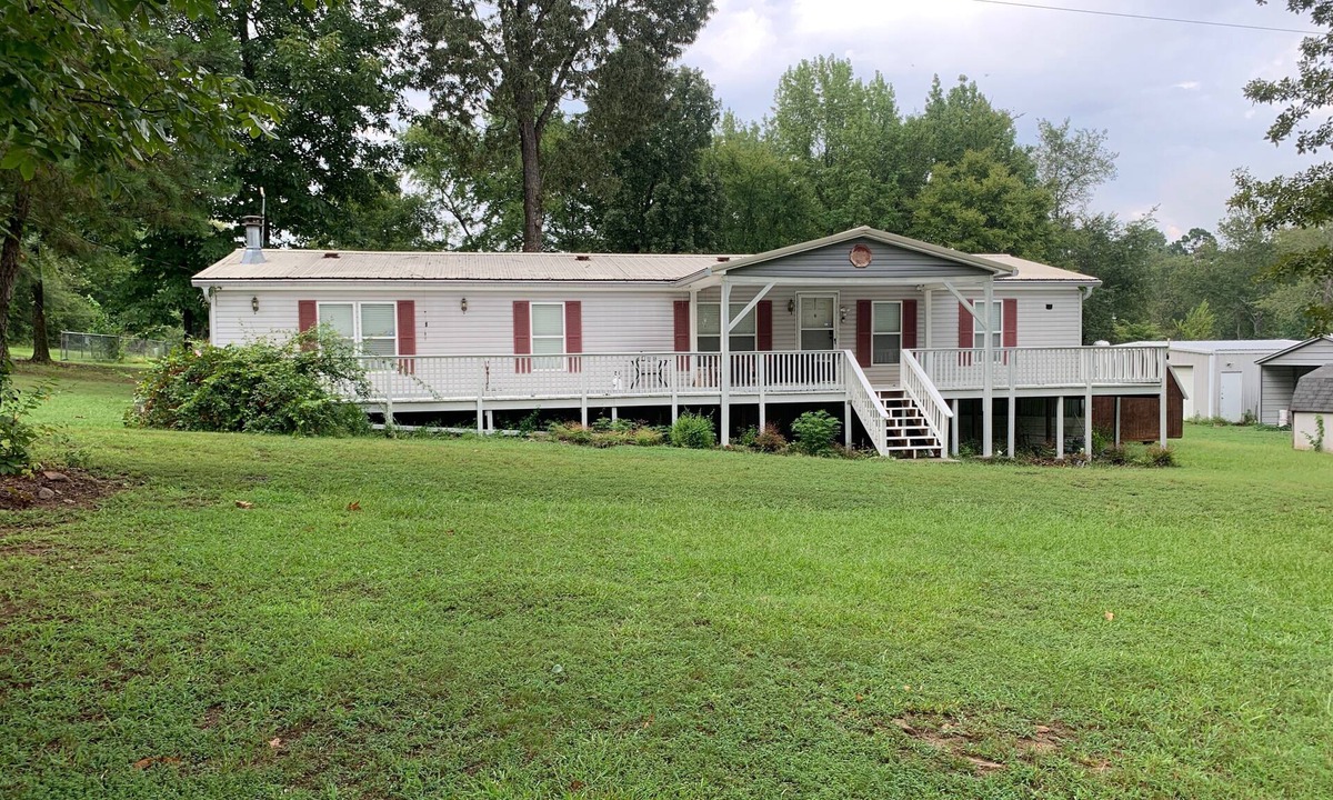 Rover House | Davis Ranch in beautiful Plainview Arkansas next to Nimrod Lake. Pet Friendly.