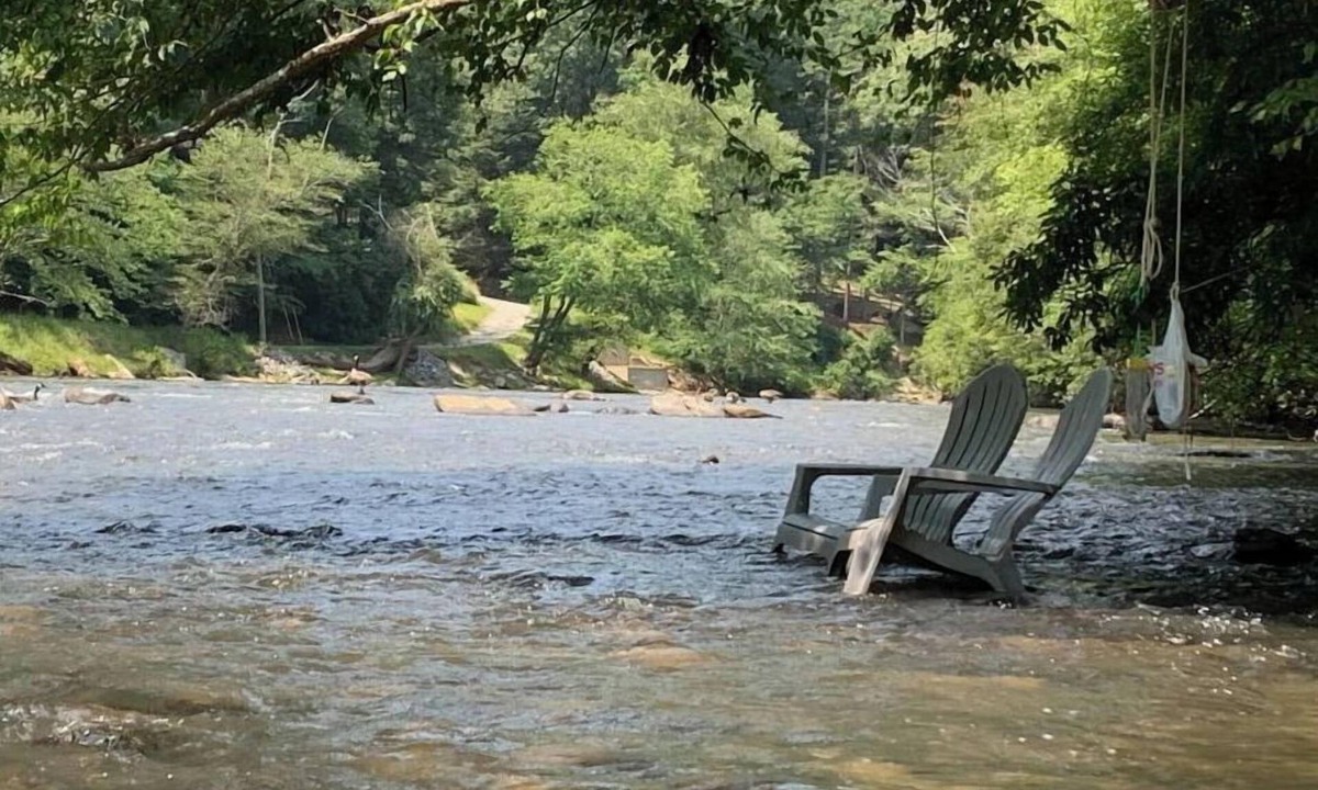 Ellijay Cabin | Deer Dreaming Cabin on the Coosawattee River