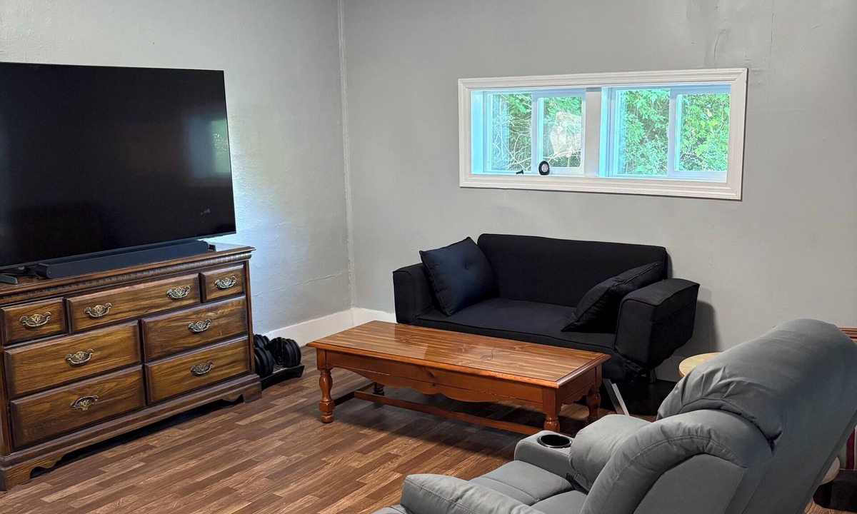 Maryville House | Delightful 2-bedroom house with AC in Maryville.