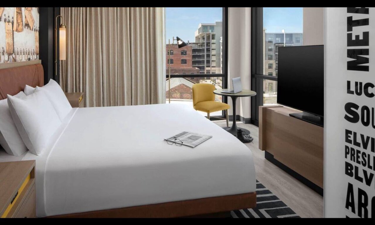 Downtown Memphis Hotel | Delightful hotel suites in Memphis with fitness room and AC