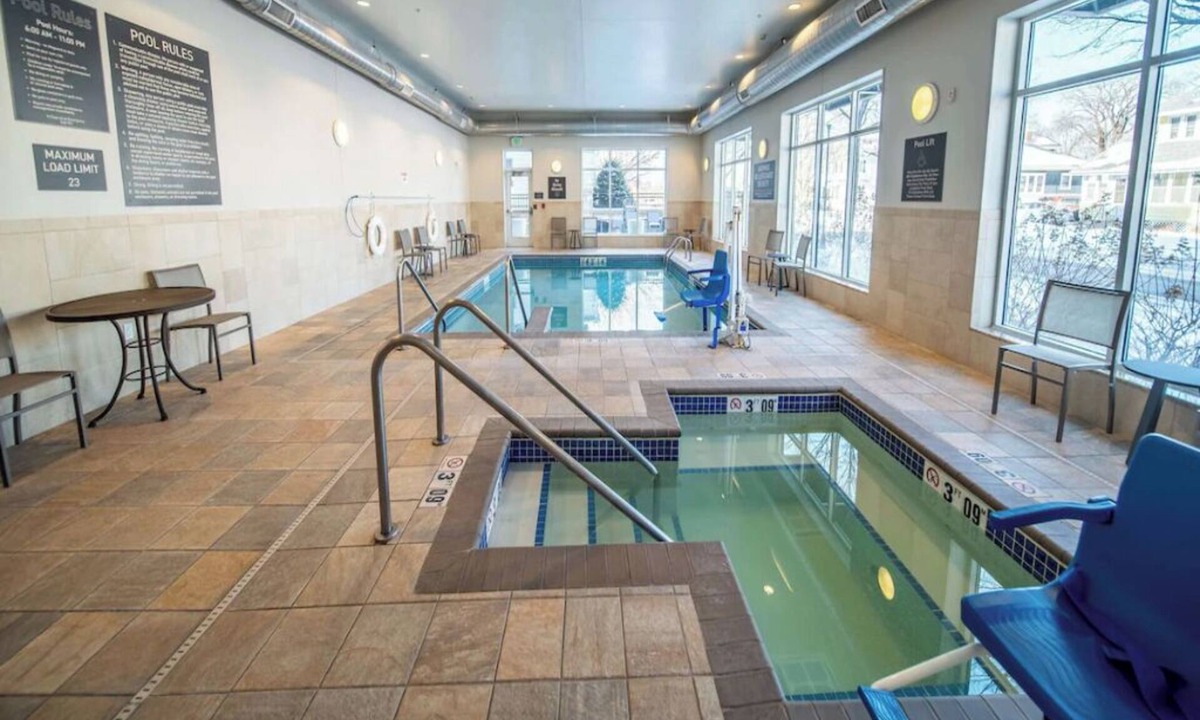 Kutzky Park Hotel | Deluxe King Studio Suite w/Kitchen, Pool & Free Breakfast | 2 mi to Mayo Clinic