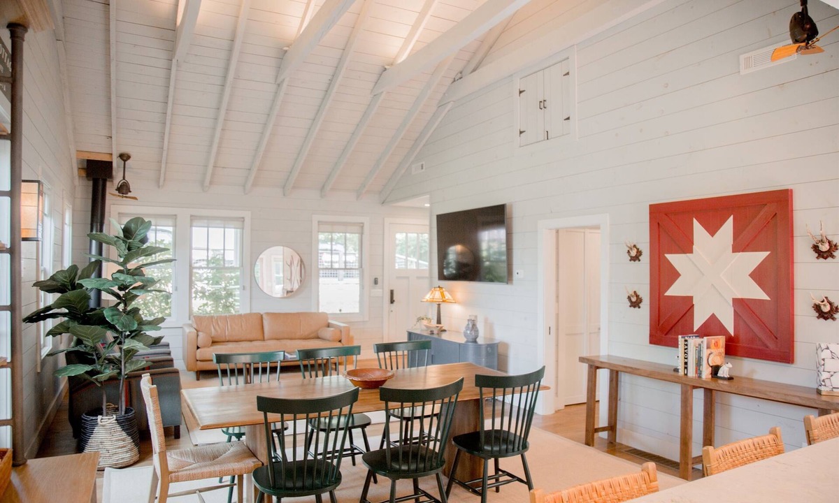 Clayton Cabin | Designer, 3/3 cottage, fenced yard DT one street off Main