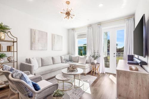 Gulf Place House | Designer Gulf Place Condo