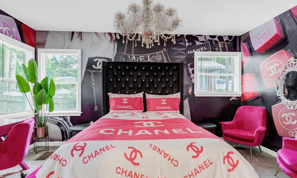 Candler-McAfee House | Designer Palace , A Stylish And Unique Experience