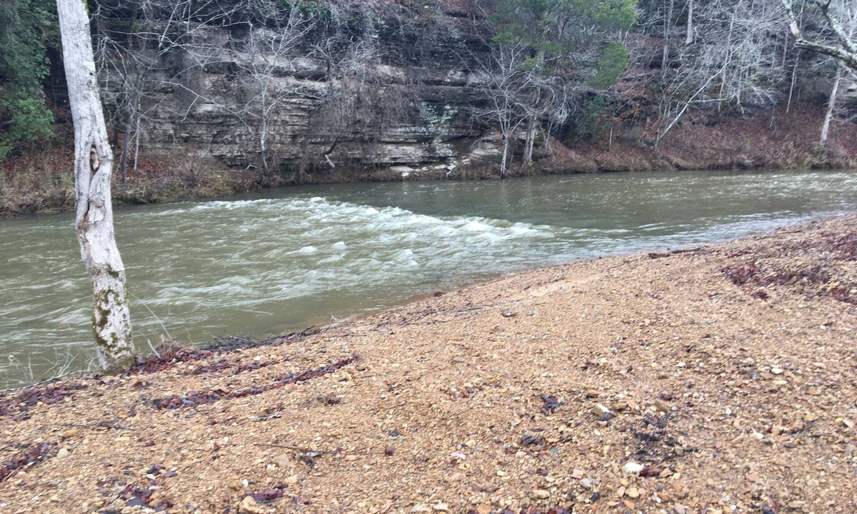 Hohenwald RV Rental | Direct access camping on the Buffalo River with bathrooms/showers!