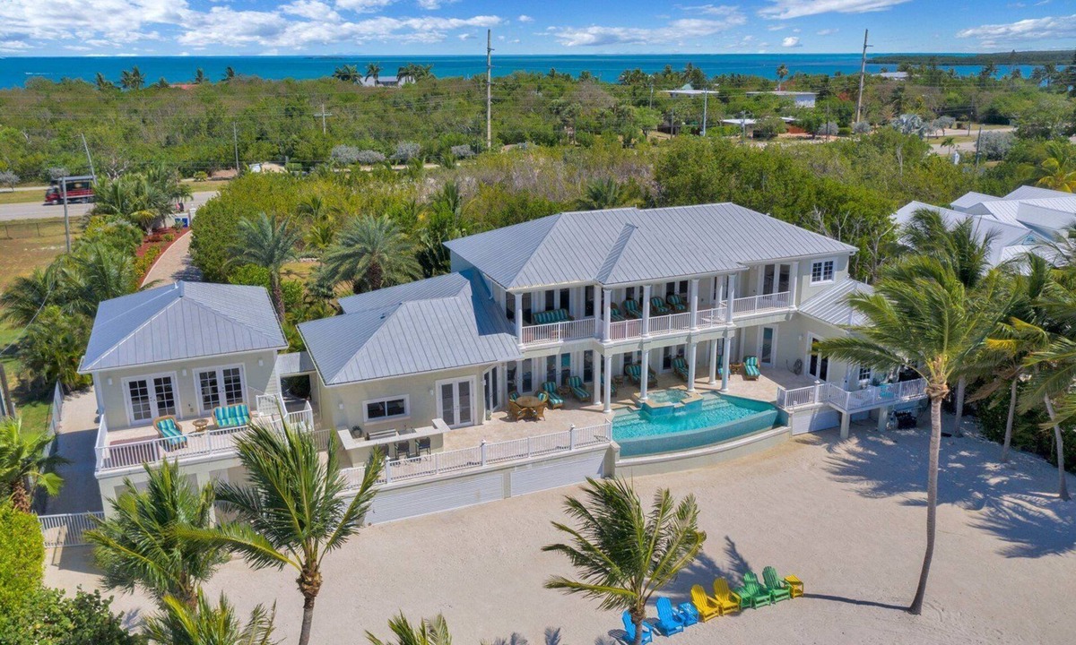 Islamorada House | Discover luxury in this 5-bedroom exquisite oceanfront pool home in beautiful Islamorada.