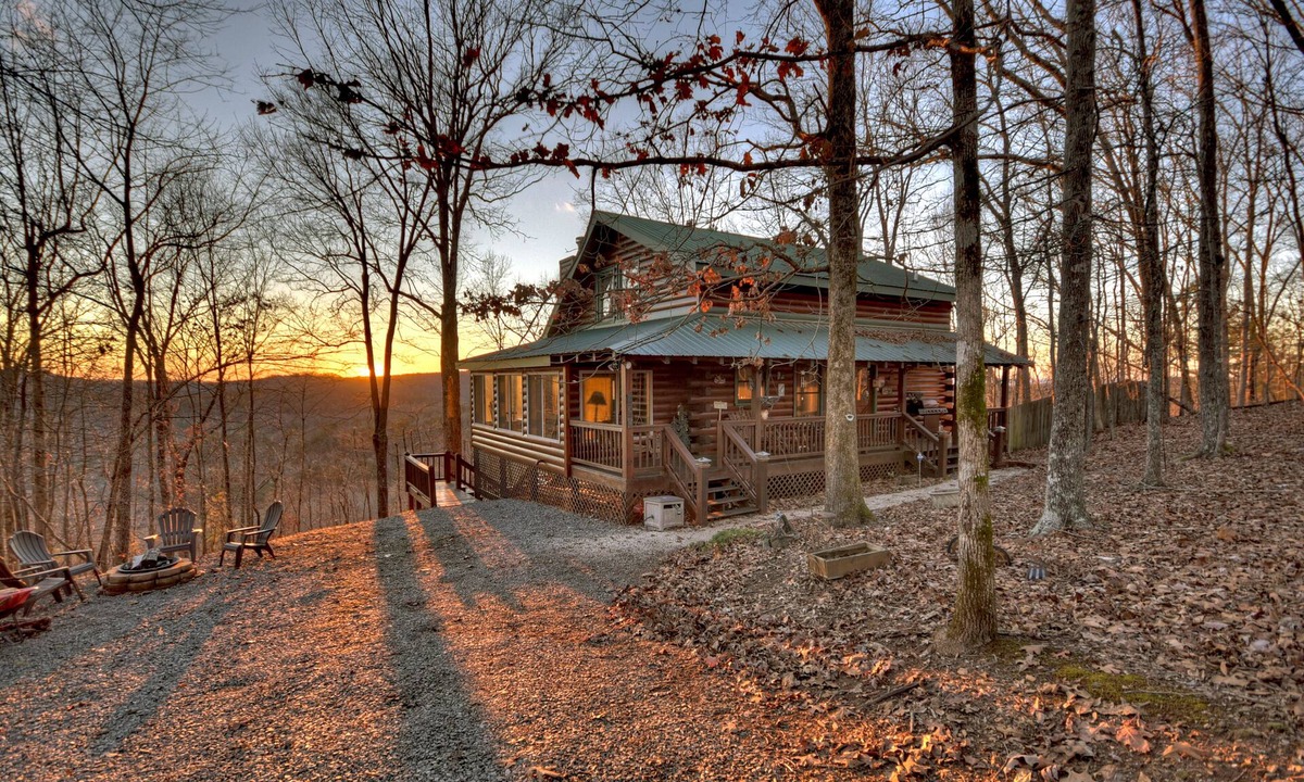 Ellijay Cabin | Discover Treetop Getaway -Pet-friendly retreat with panoramic mountain views, hot tub, firepit, fenced yard, WiFi, and a game-room