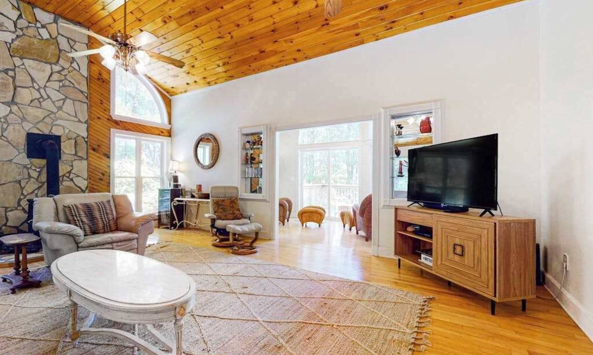 Clarkesville House | Doe Heights Chalet Cabin