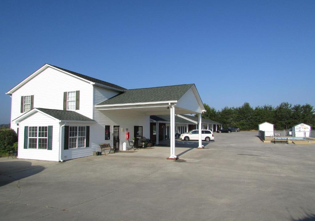 Blue Ridge Hotel | Douglas Inn & Suites, Blue Ridge, GA
