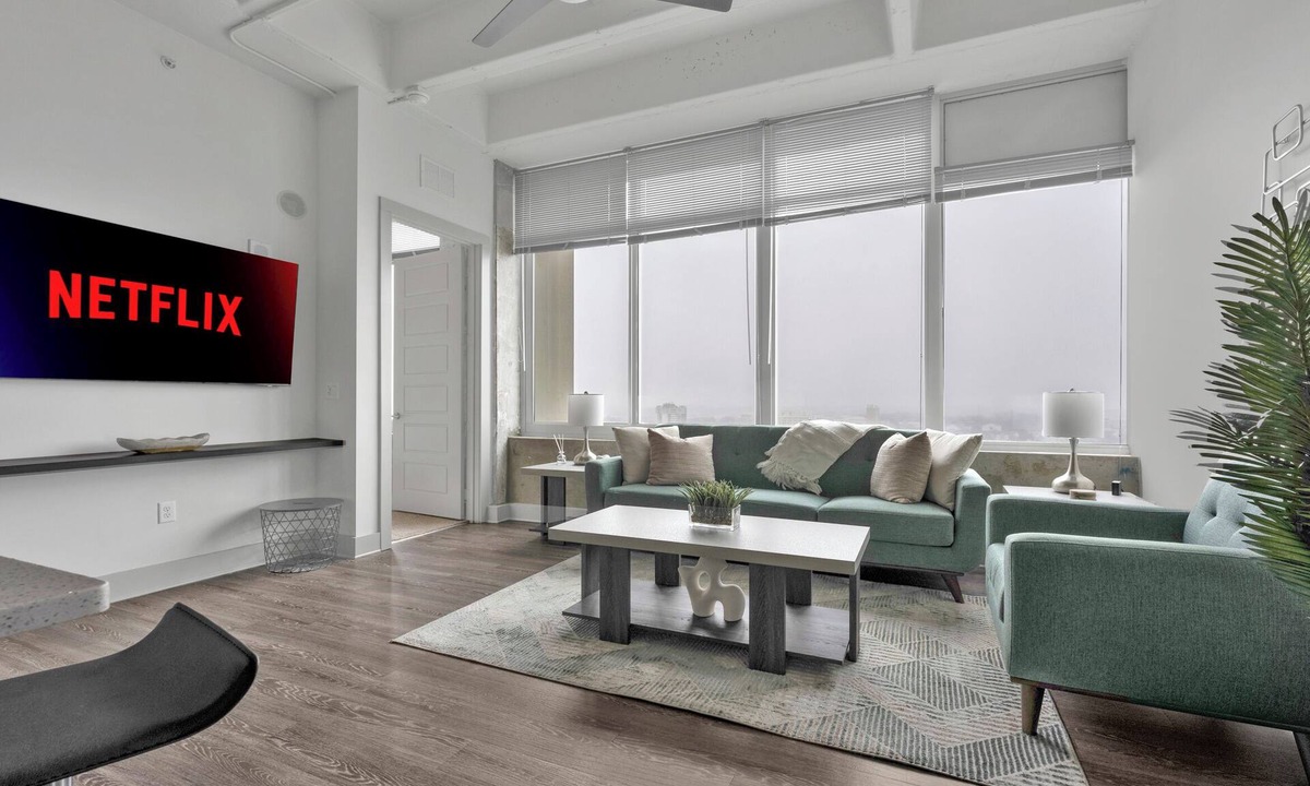 Peachtree Center Apartment | Downtown High-Rise w/City Views, Pool & Gym