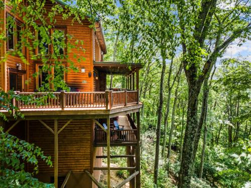 Seven Devils House | Eagle Nest Lodge Hot Tubs & Mountain Views