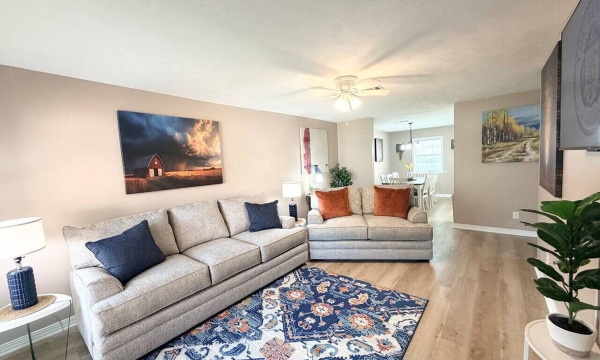 Hammond Apartment | Eastgate 20B Beautiful Apartment