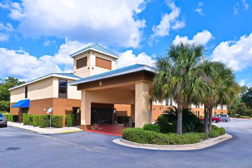 Darien Hotel | Econo Lodge Darien