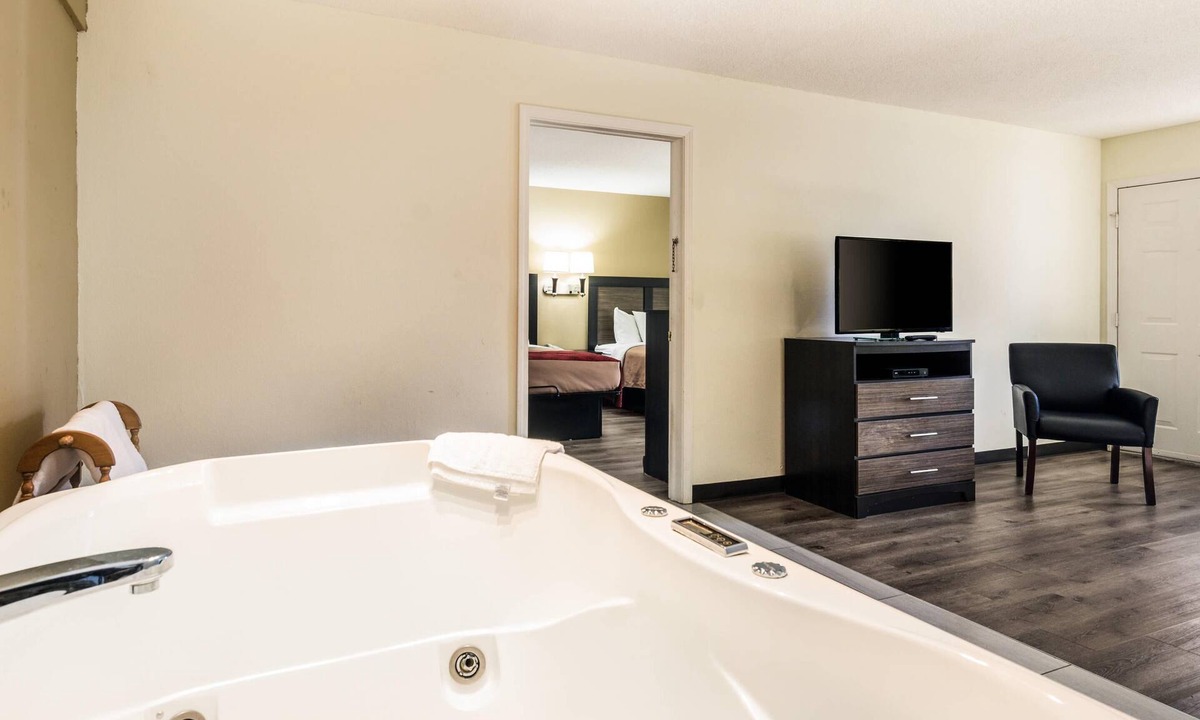 Glade Spring Hotel | Econo Lodge Glade Springs I-81