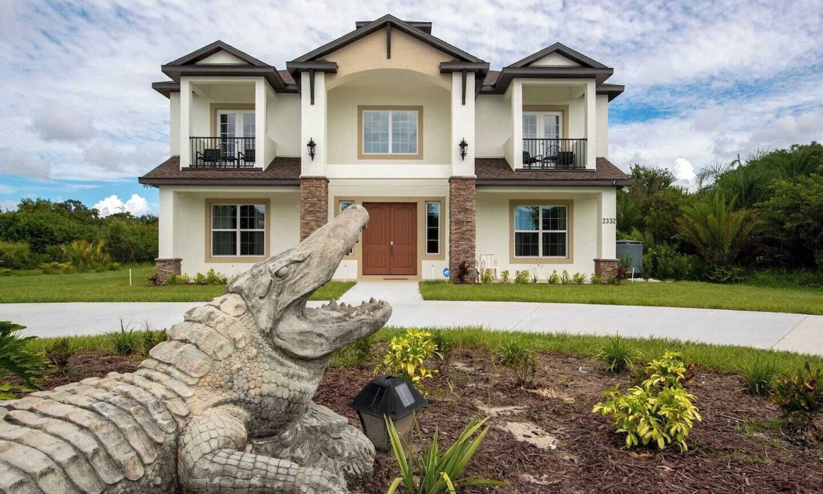 Oviedo Villa | Elegant 6-bedroom, 6-bath home, sleeps 12. Ideal for large groups with Optional Banquet Room see picture this is our newest house