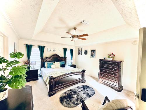 Gunter Afs House | Elegant cozy Master Suite, MGM!