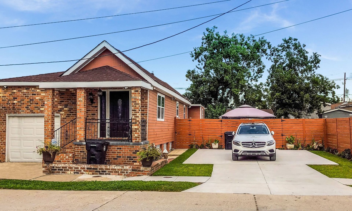 Florida Area House | Elegant Cozy Single Family Home 4BD 2BA Home & Gazebo 10 Min 4rm French Quarter