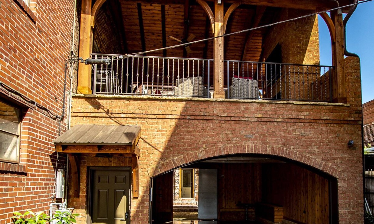 Rome Apartment | Elegant Loft Apartment in Beautiful Downtown Rome!