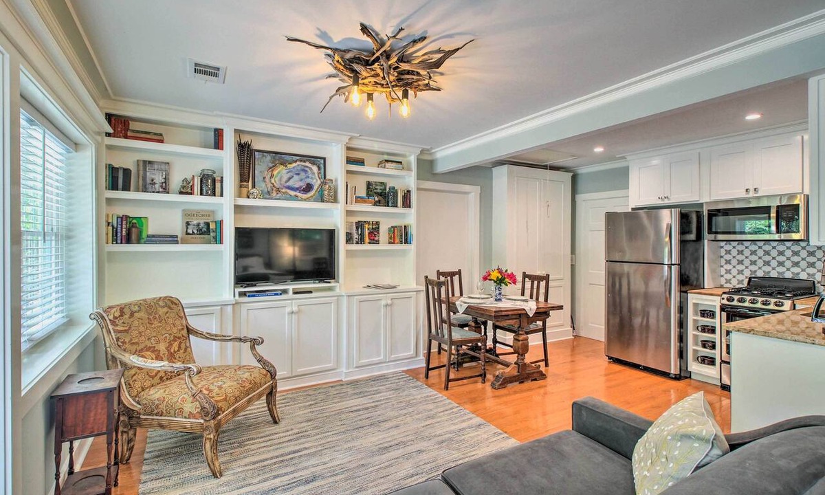 Montgomery Apartment | Elegant Savannah Hideaway w/Private Garden