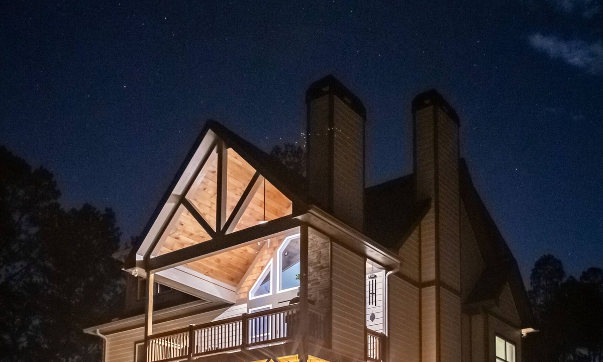 Ellijay House | Ellijay GA Cozy Cabin Escape, Hot Tub, Arcade & Game Room sleeps 9