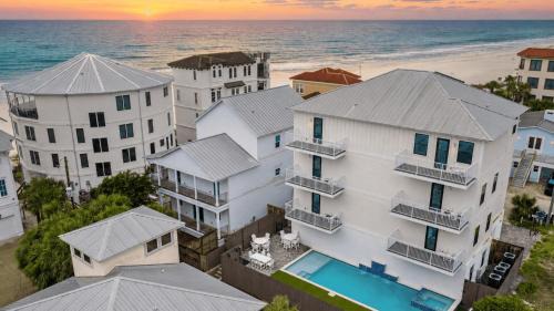 Miramar Beach House | Emerald Retreat by AvantStay