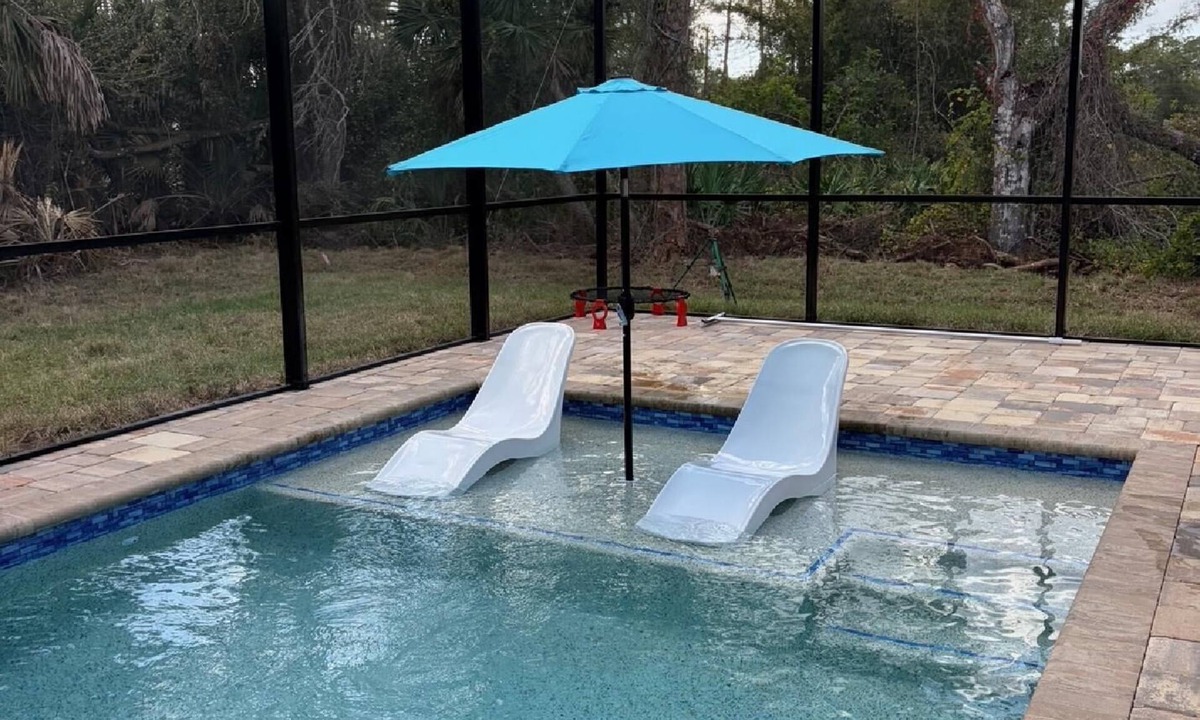 North Port House | "Endless Summer" 3-bedroom pool house in North Port, Florida