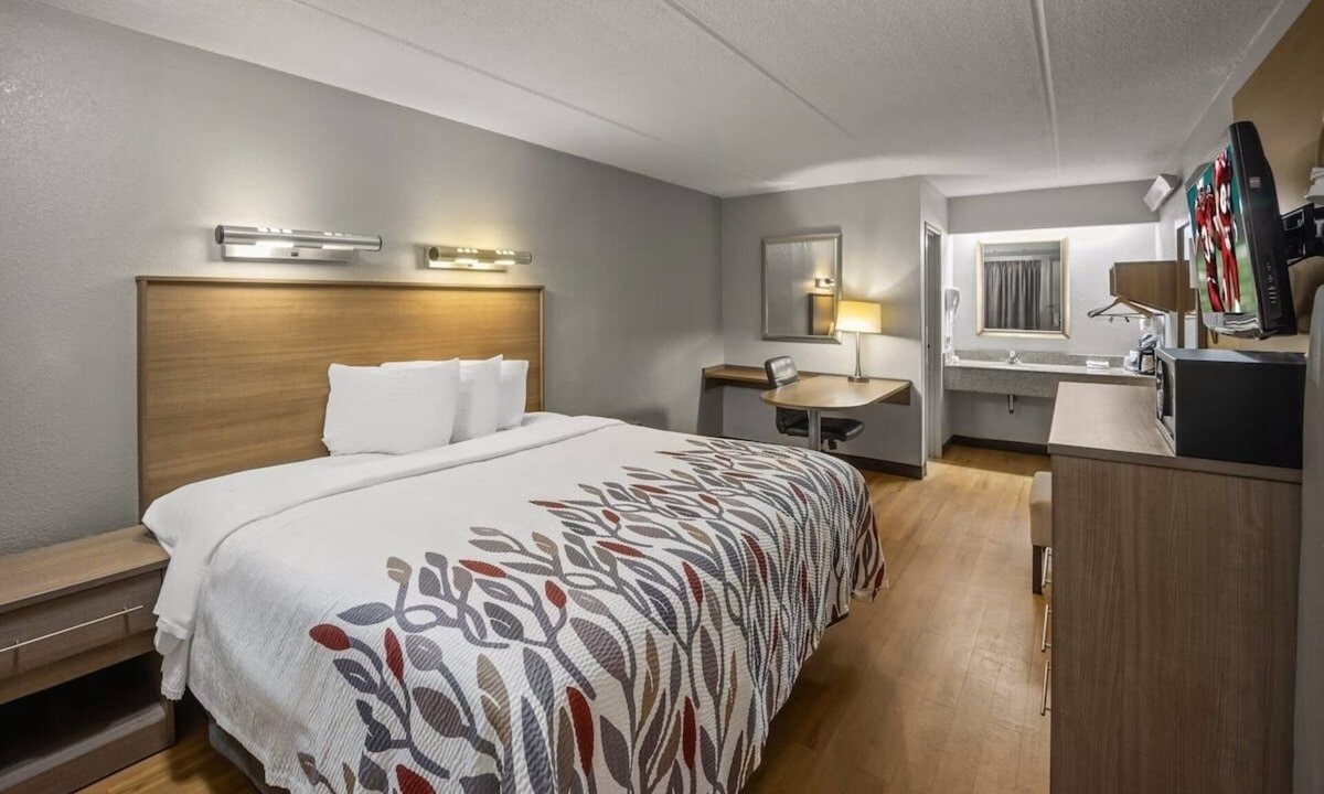 Greensboro Hotel | Enjoy a Relaxing Ocala Stay w/Free Breakfast!