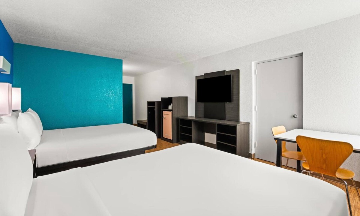 Ludlam Hotel | Enjoy Peace & Privacy in a Vibrant Room | 6 Mi from University of Miami