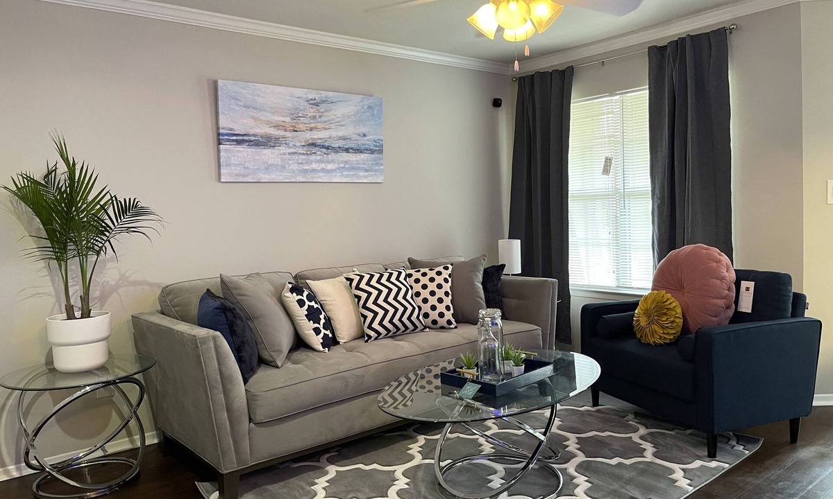 North Druid Hills Apartment | ENTIRE Cozy 1BR/1BA King Ste Condo + Free Parking + Controlled Access + Sleeps 4