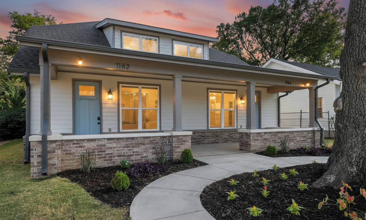 Crosstown House | Entire Cozy Duplex Ideal for Families & Groups