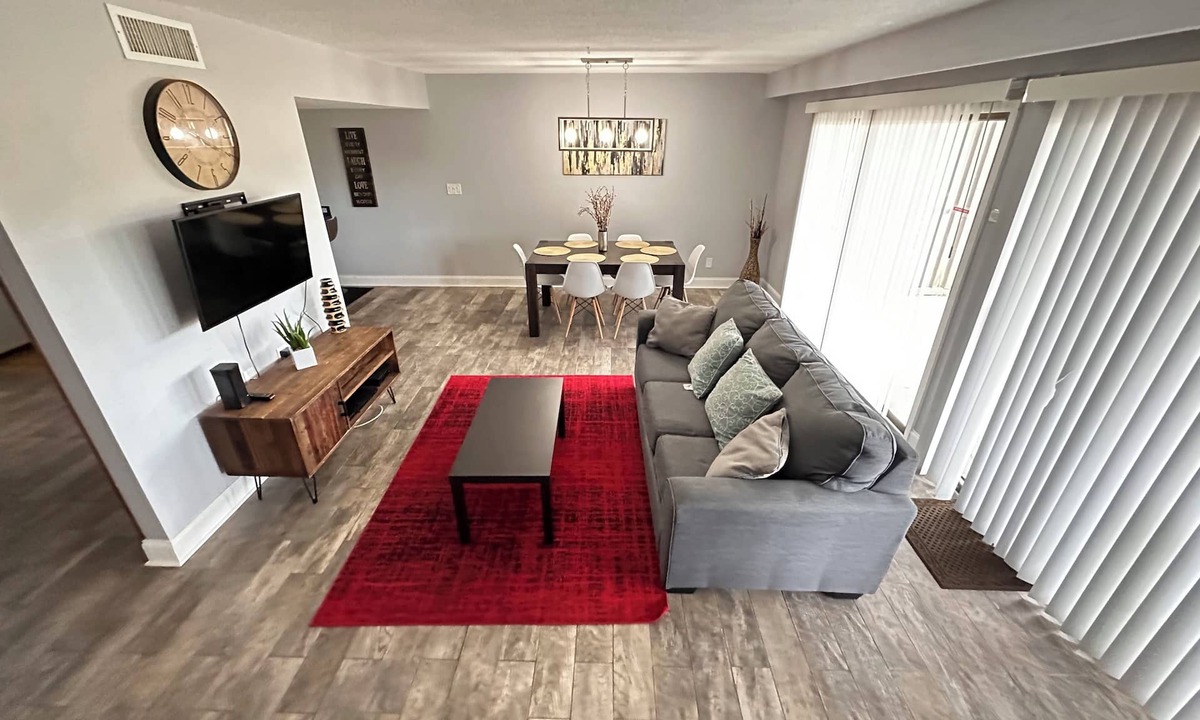 Grenelefe Apartment | Entire Renovated Cozy Condo Paradise with Lake View