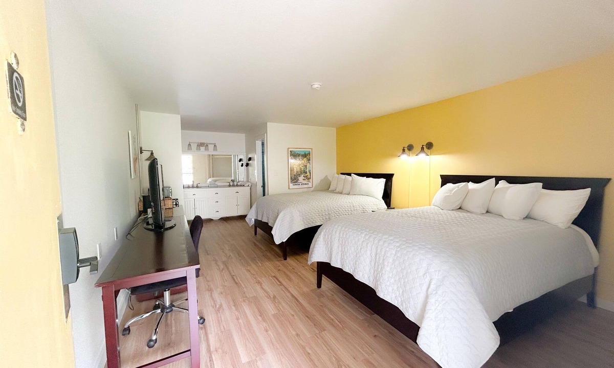 Eureka Springs Apartment | Eureka Vibes | Walk to Downtown + Trolley #405