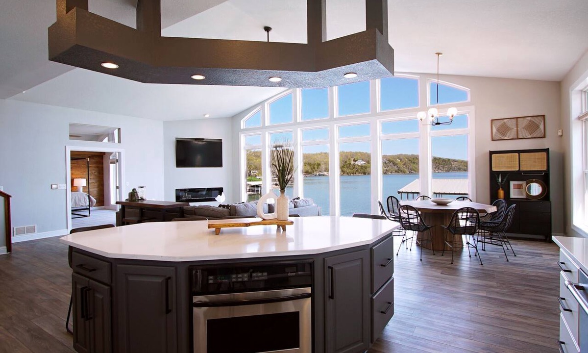 Sunrise Beach House | Executive Getaway close to all the action with Private 2 slip dock